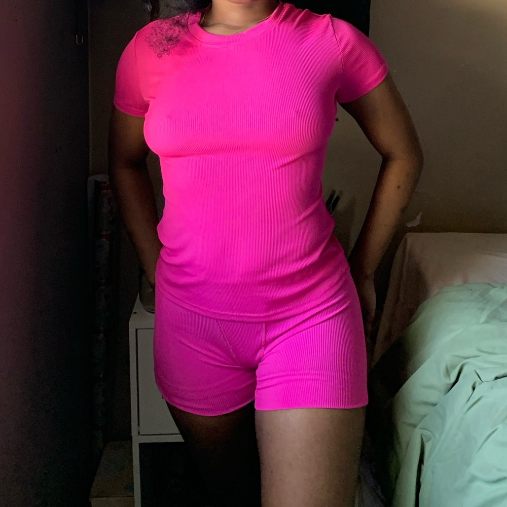 Ribbed Shorts Set - Picture 2 of 8